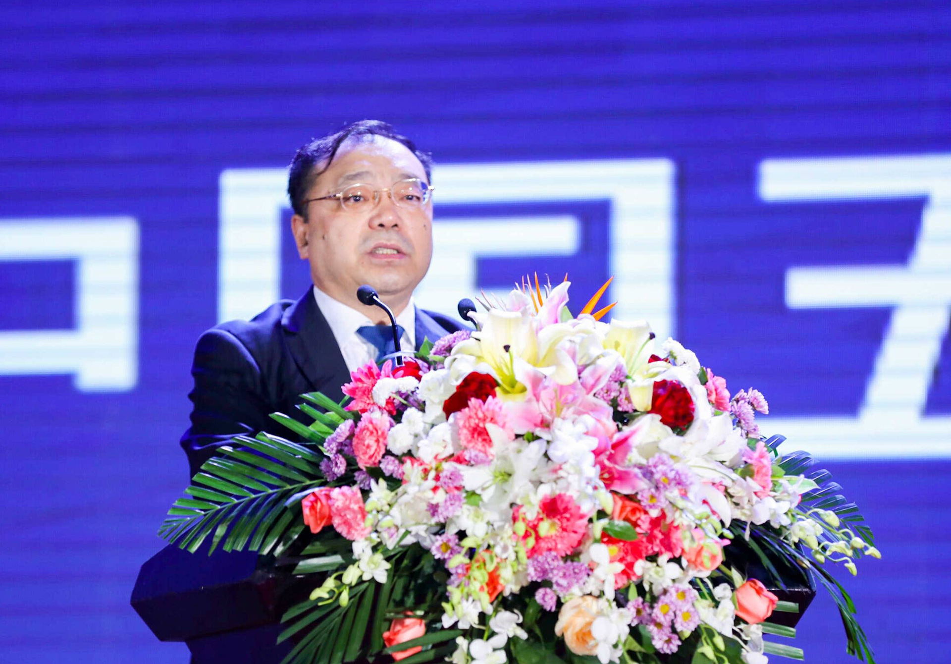 亚洲性夜色九九九久久久