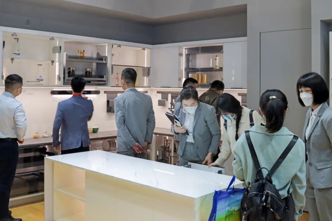 亚洲性夜色九九九久久久